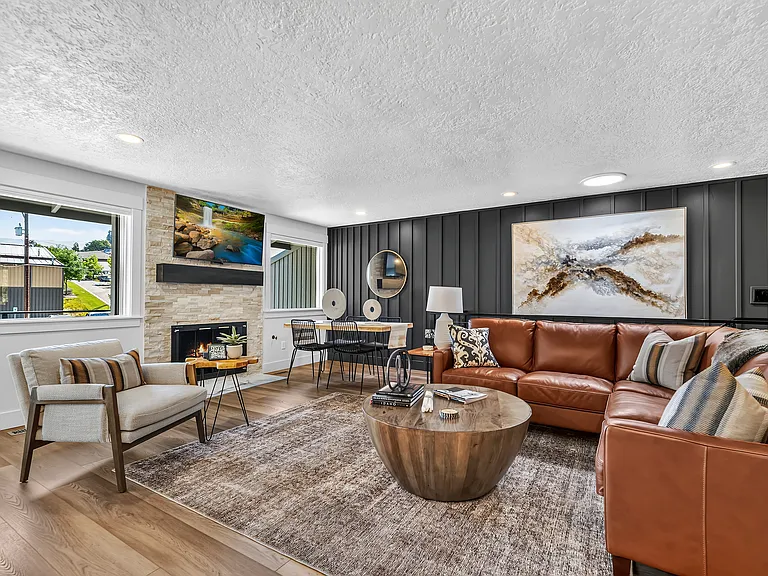 579 W Curling Dr — Photo 3