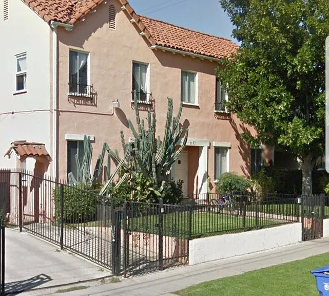 1197 N Ardmore Ave — Photo 1