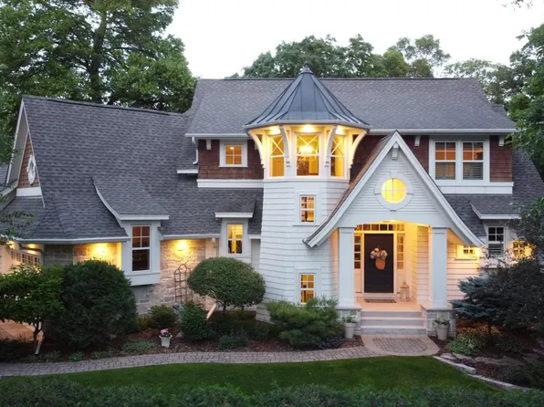 330 Wise Ave S, Wayzata, MN 55391