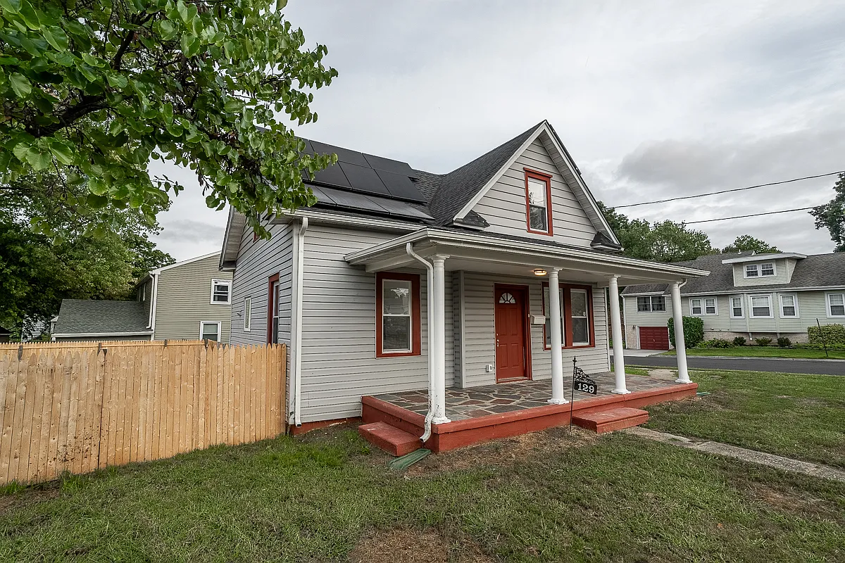 4 bed, 1652 sqft, $2,900 — Photo 2