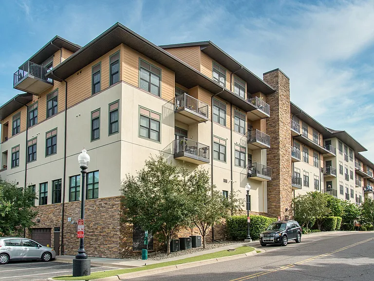 Oaks Glen Lake Apartments — Photo 20