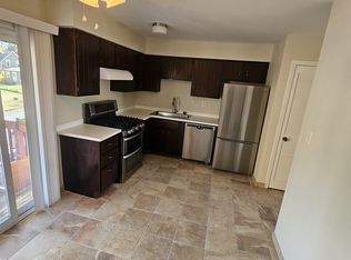 120 S 14th St #E, Saint Charles, IL 60174