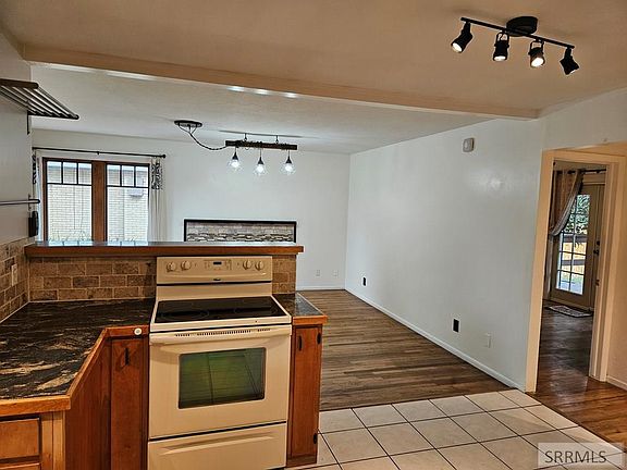 3rd image of 1159 Corinne Ave