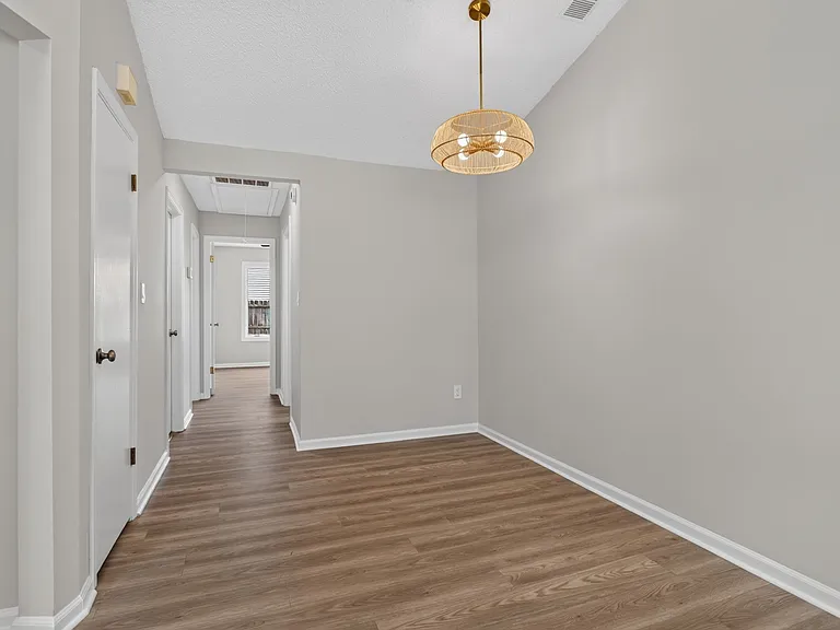 506 Biltmore Dr — Photo 8