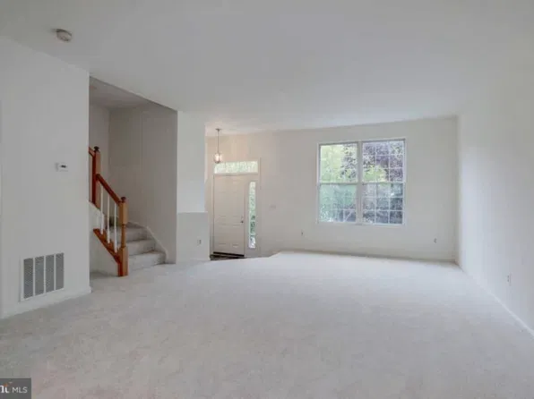 14737 Truitt Farm Dr, Centreville, VA 20120