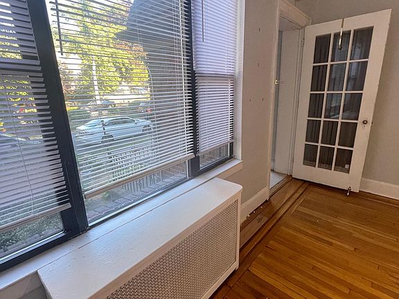 4th image of 248 Hart Blvd #1R