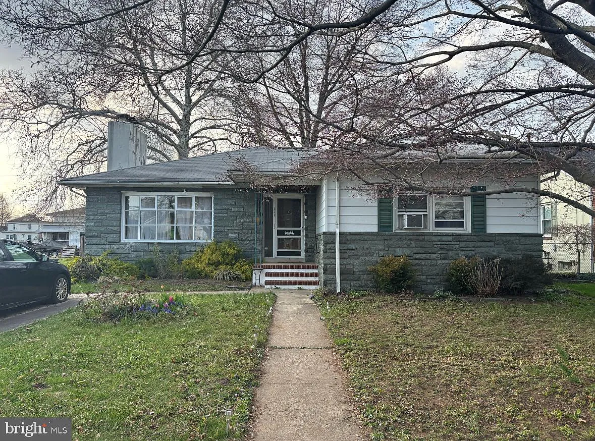 111 Atkins Ave photo 1