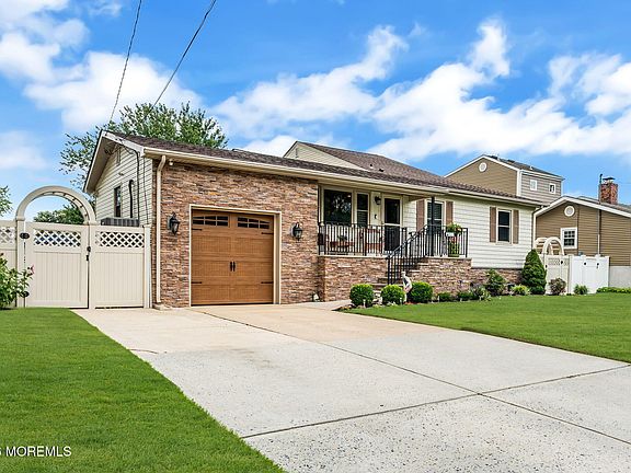 3rd image of 43 Catalina Drive