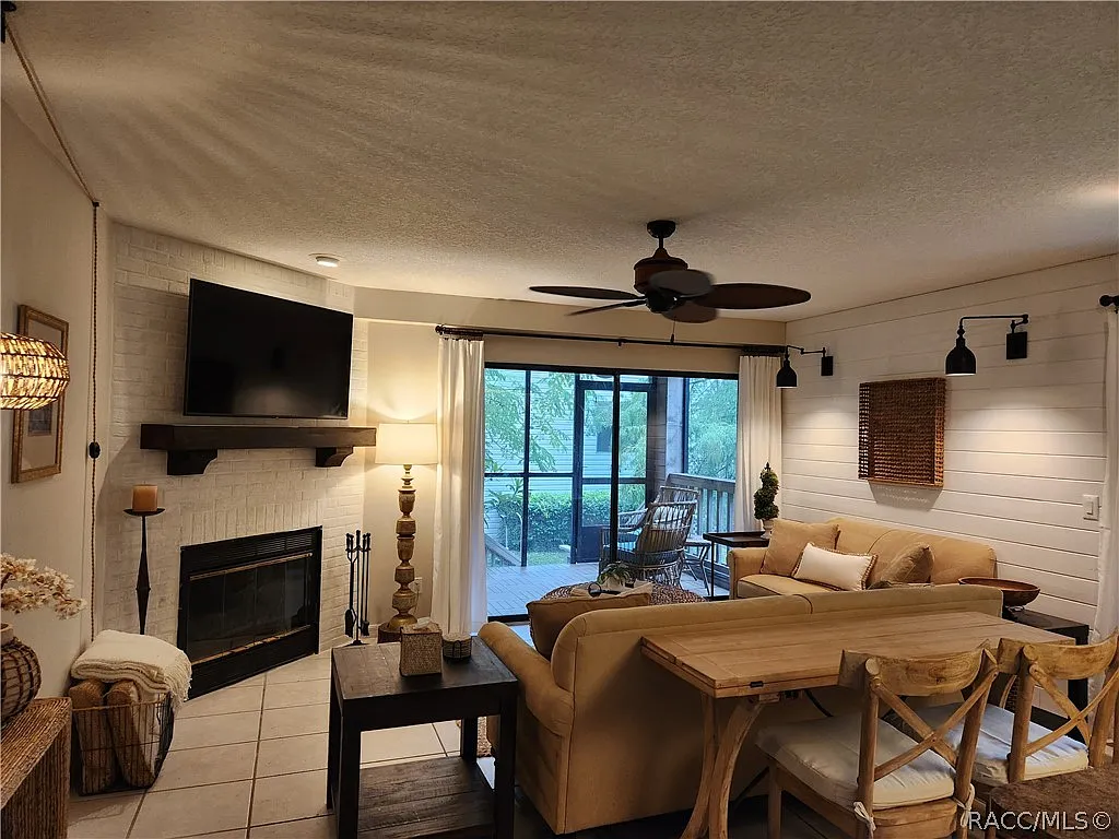 2 bed, 2.0 bath, 1196 sqft, $3,400 — Photo 2