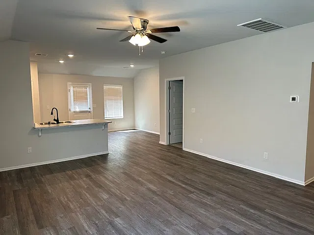 3 bed, 1301 sqft, $1,595 — Photo 4