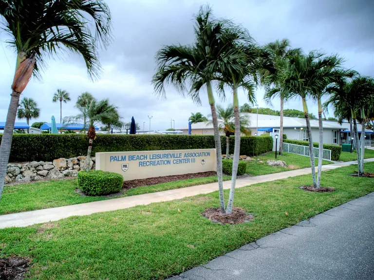 1801 Ocean Dr #110 — Photo 12