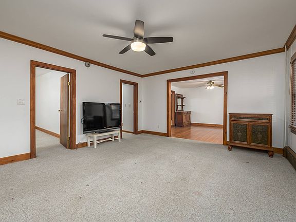 5th image of 156 Pelletreau St