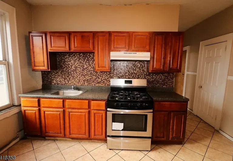 413 Lyons Ave #2L — Photo 3