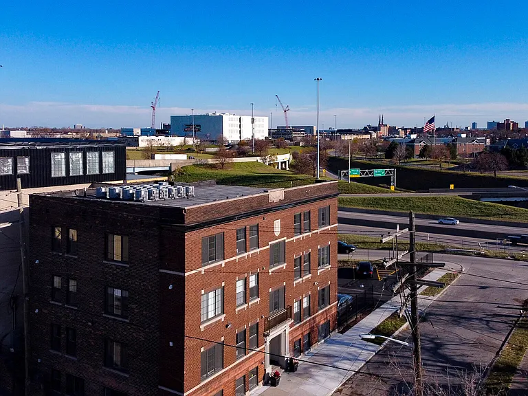 Elaine Lofts — Photo 20