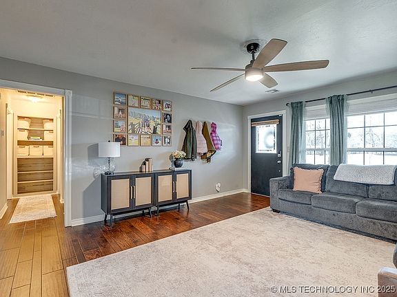 4th image of 2528 Woodland Dr