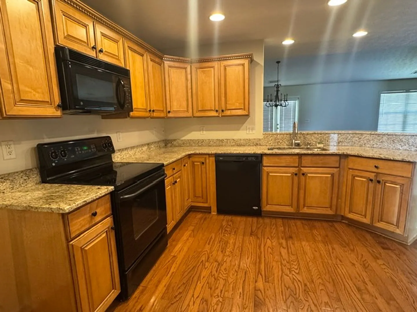 401 Creekside Drive — Photo 3