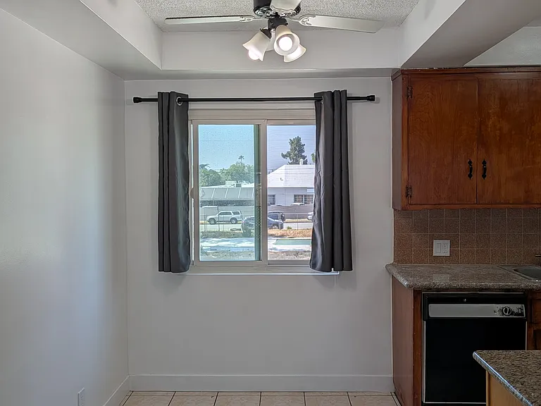 315 S Pine St #E — Photo 4