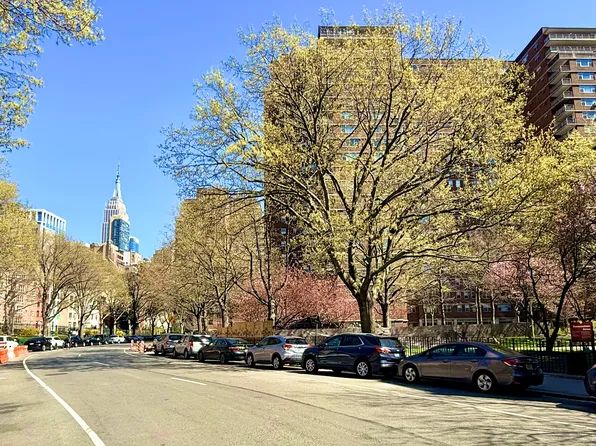 360 West 28th Street image 1 of 12