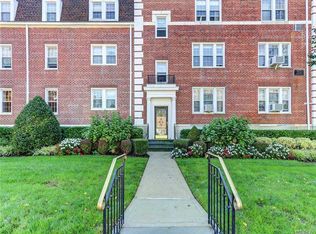 26 Hamilton Pl APT J, Garden City, NY 11530