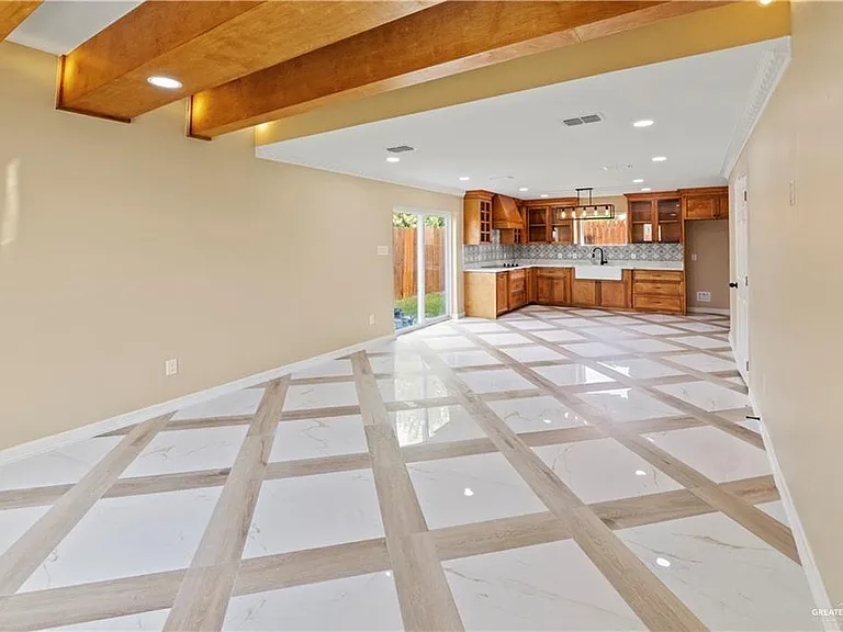 1405 E Karen St #A — Photo 4