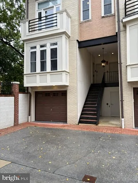 2 bed, 2.5 bath, 1590 sqft, $5,000 — Photo 3