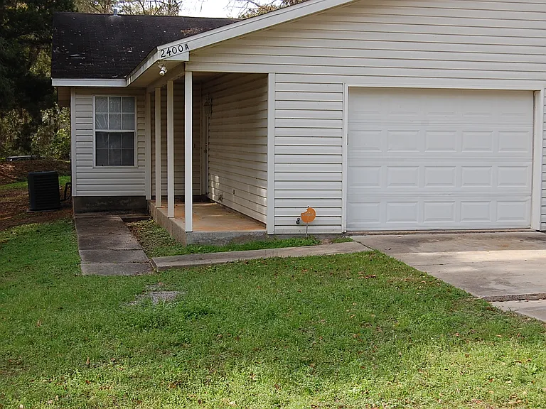 2400B Barcelona Ct — Photo 2
