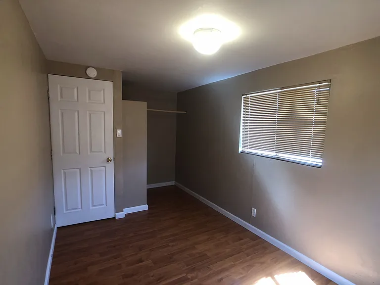 441 Hazelton St — Photo 6