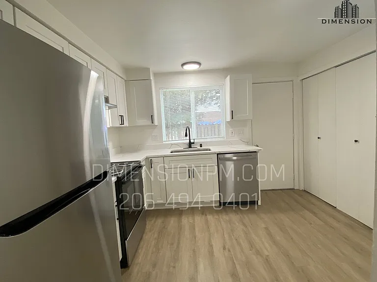 Refreshed 4-Plex in the Heart of Auburn — Photo 3