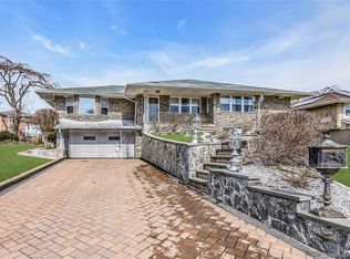 170 Old Courthouse Road, Manhasset Hills, NY 11040