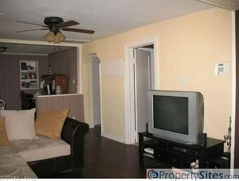 3rd image of 2722 Glen Ave