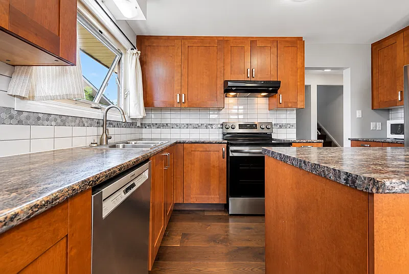4 bed, 2.0 bath, 1030 sqft, $2,500 — Photo 4