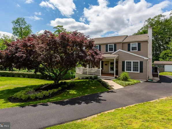 412 Walnut Hill Ln, Havertown, PA 19083