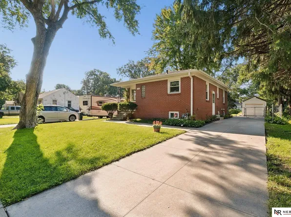 3755 Garfield St, Lincoln, NE 68506