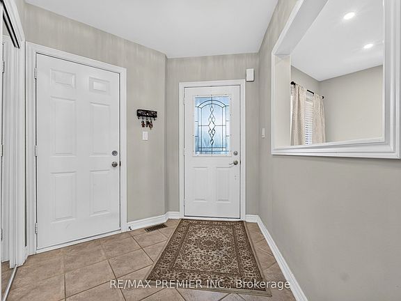 4th image of 83 Royal Ridge Cres