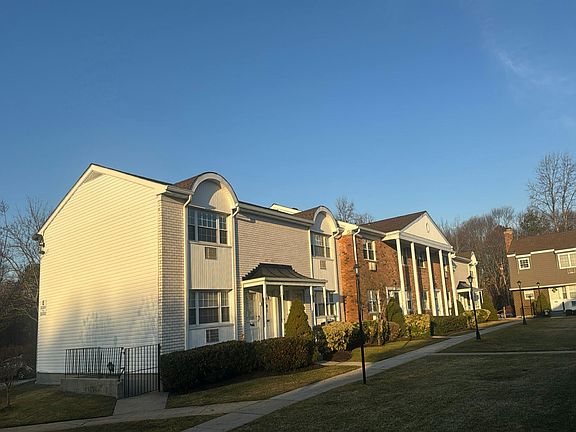3rd image of 3212 Wilshire Ln Unit E12