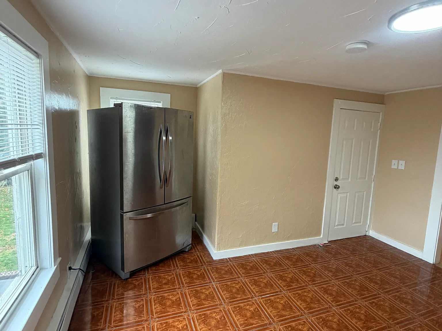 2 bed, 1000 sqft, $2,400 — Photo 2