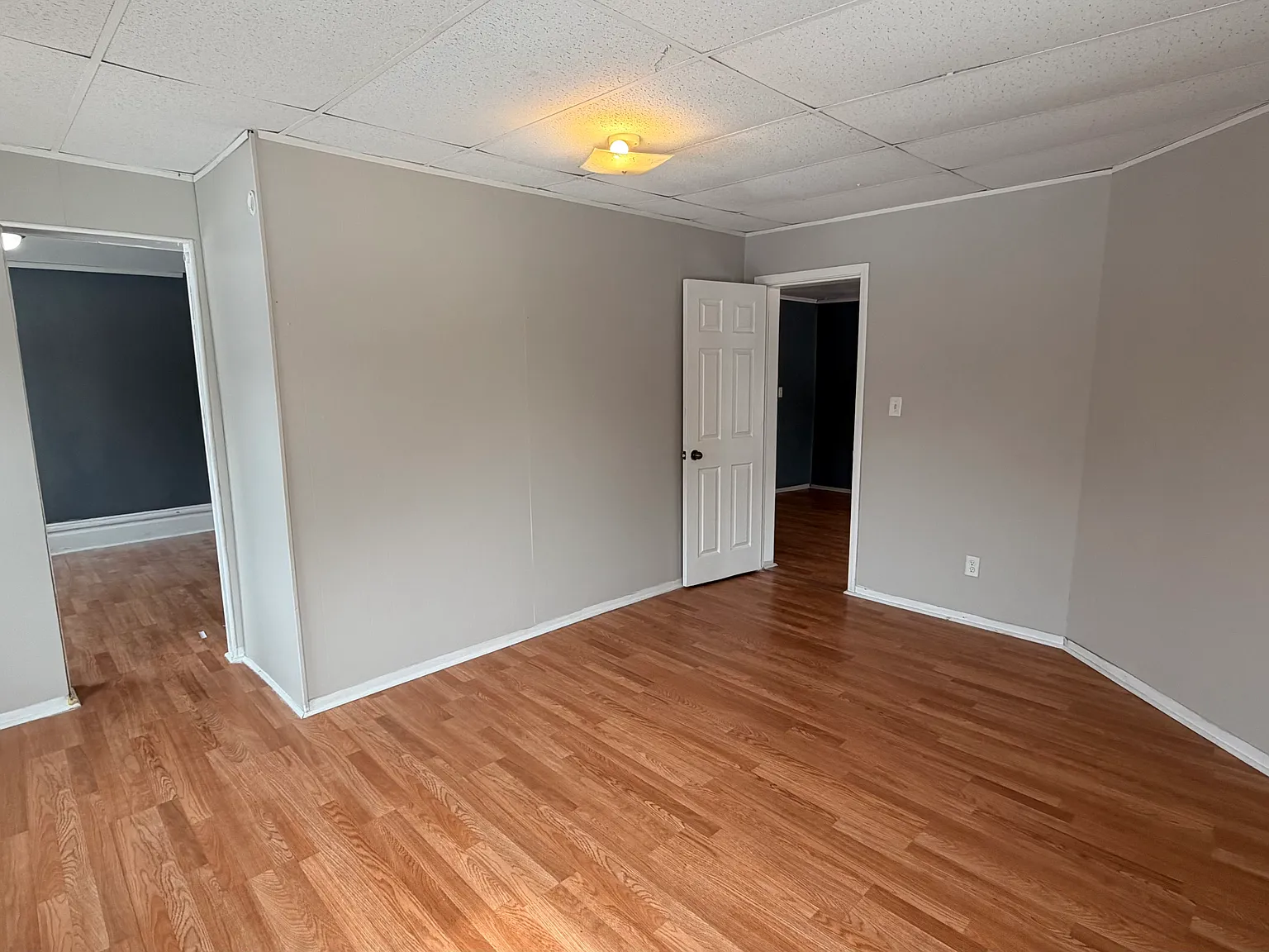 1 bed, 900 sqft, $1,200 — Photo 4