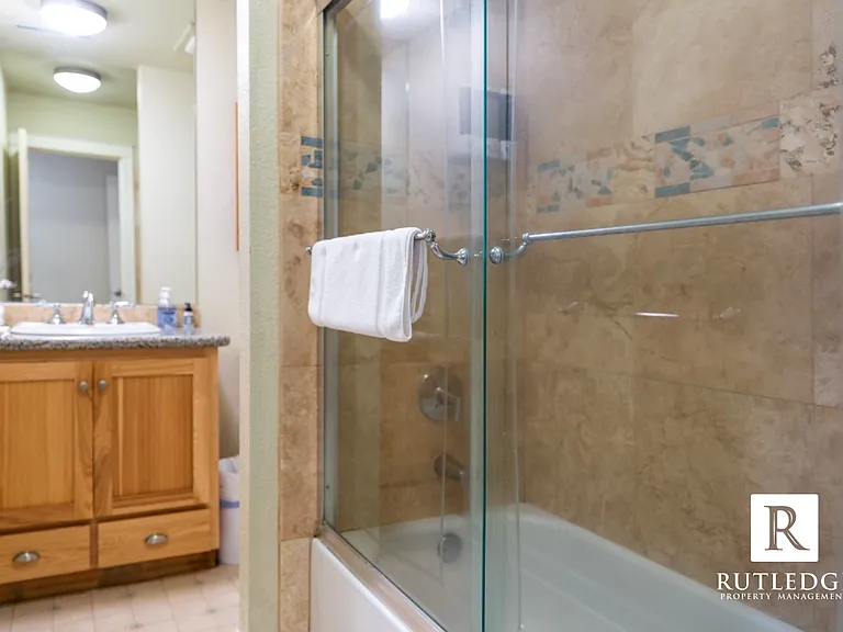 6565 Whispering Pines Ln — Photo 43