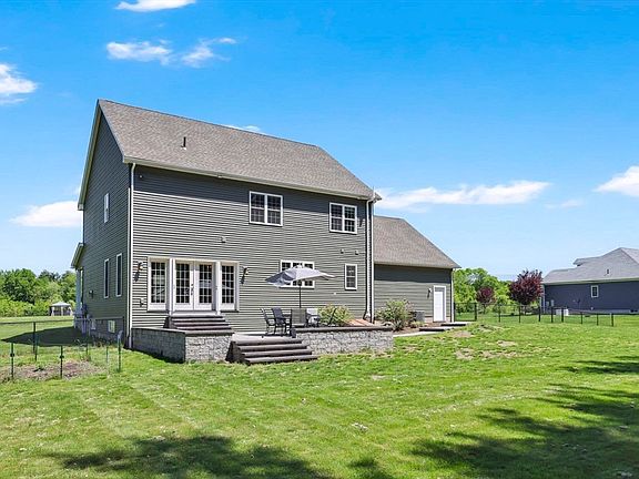 3rd image of 27 Kibbe Ln