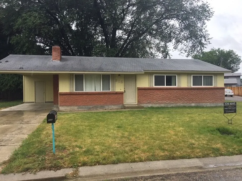 915 W Delaware Dr