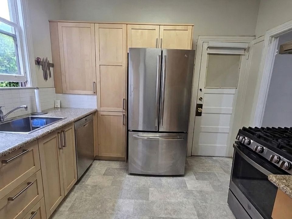 1st image of 2720 College Ave APT 2