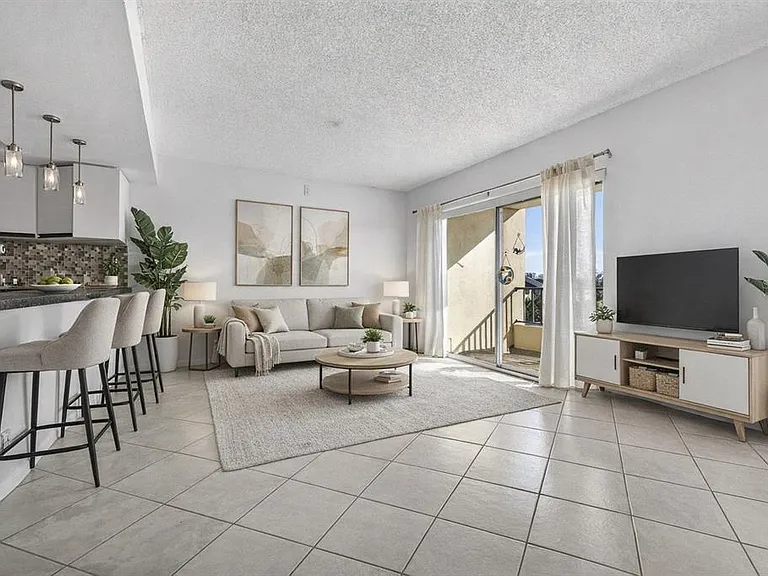 1750 Harbor Pl S #303 — Photo 6