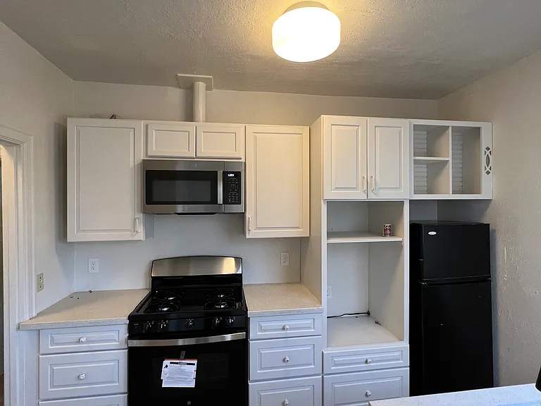 2820 International Blvd #4 — Photo 3