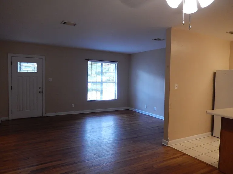 212 Edwards St — Photo 3