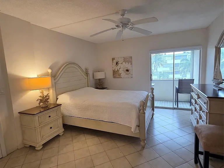 1333 E Hallandale Beach Blvd #305 — Photo 8