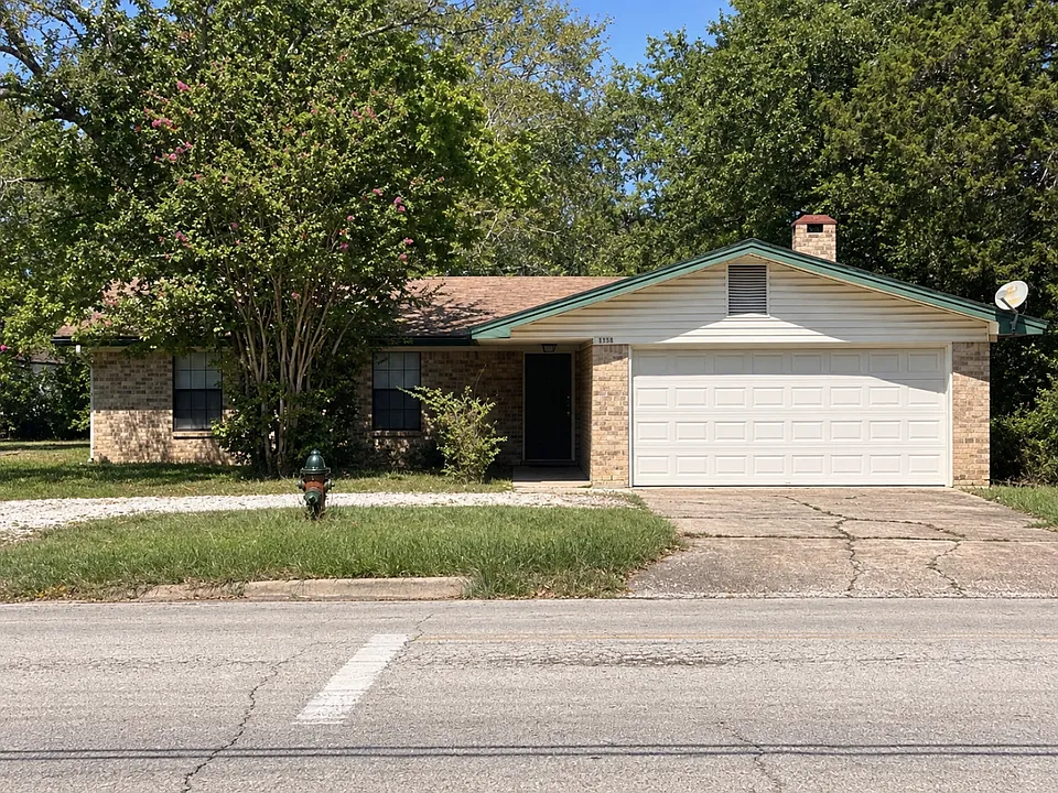 1104 Pershing Ave