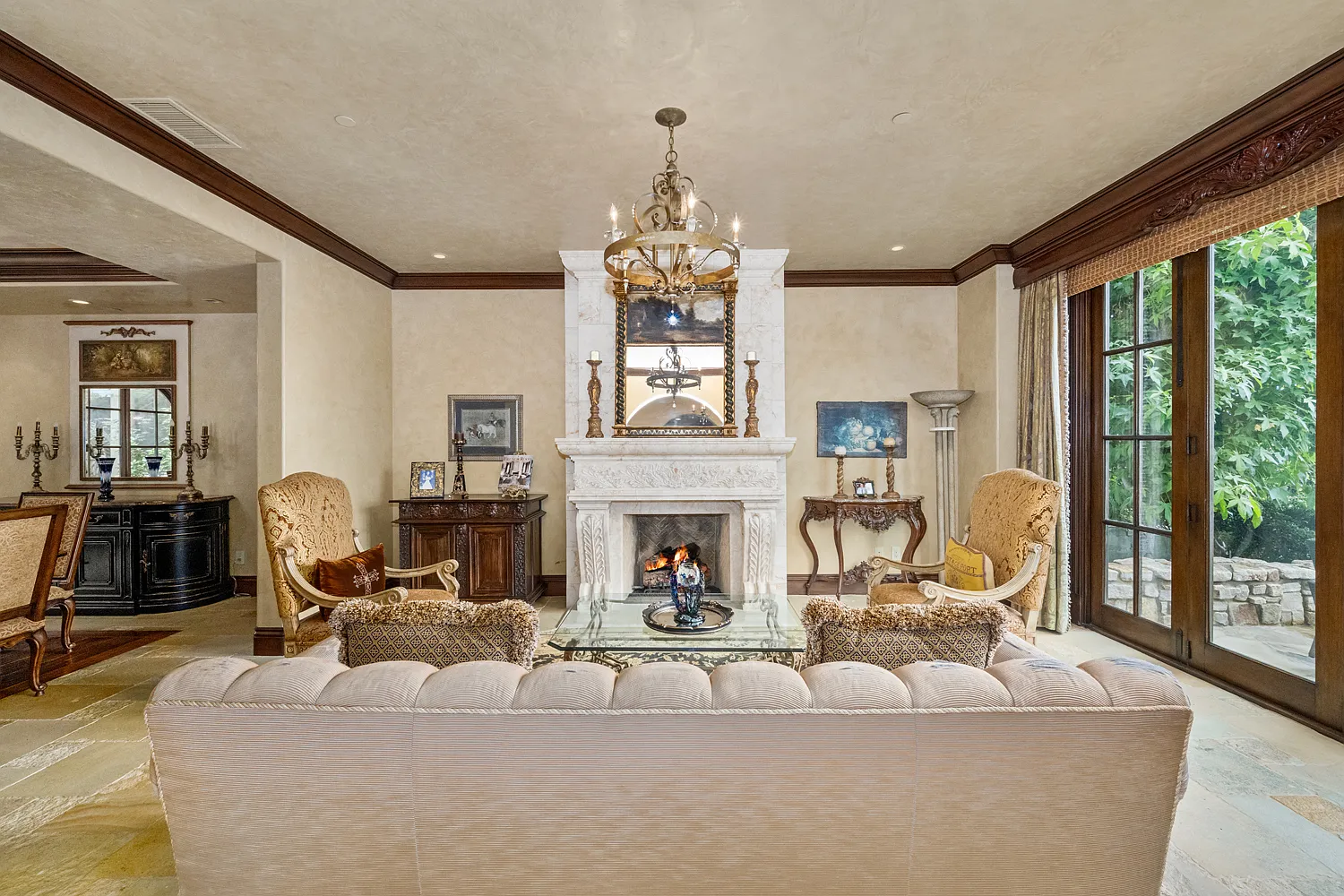 4 bed, 5690 sqft, $35,000 — Photo 2