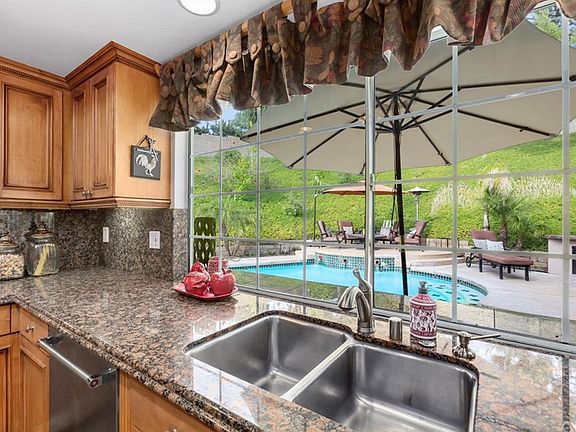 5th image of 980 S Hedin Cir