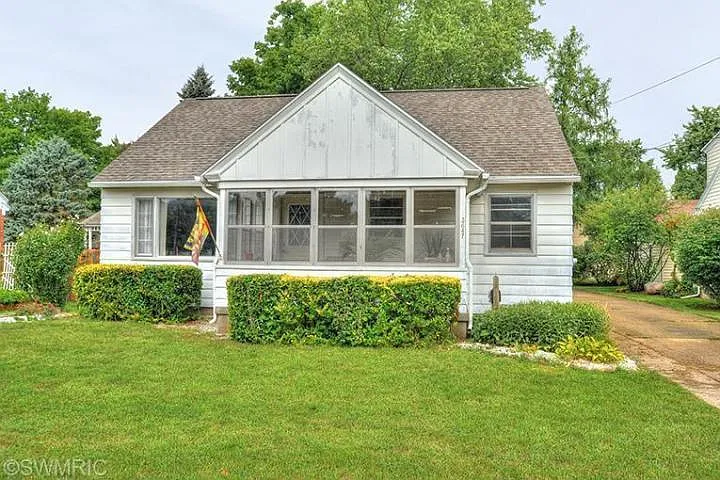 3647 Prairie St SW photo 1