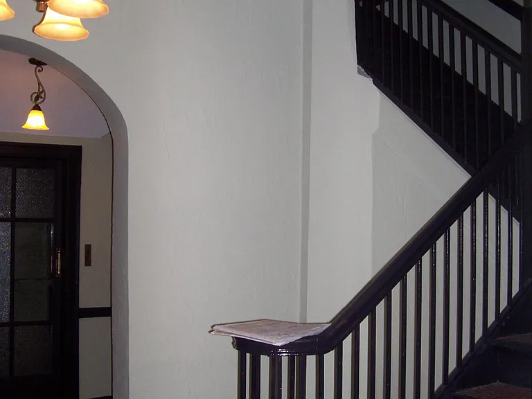 1311 Chicago Ave Vestibule